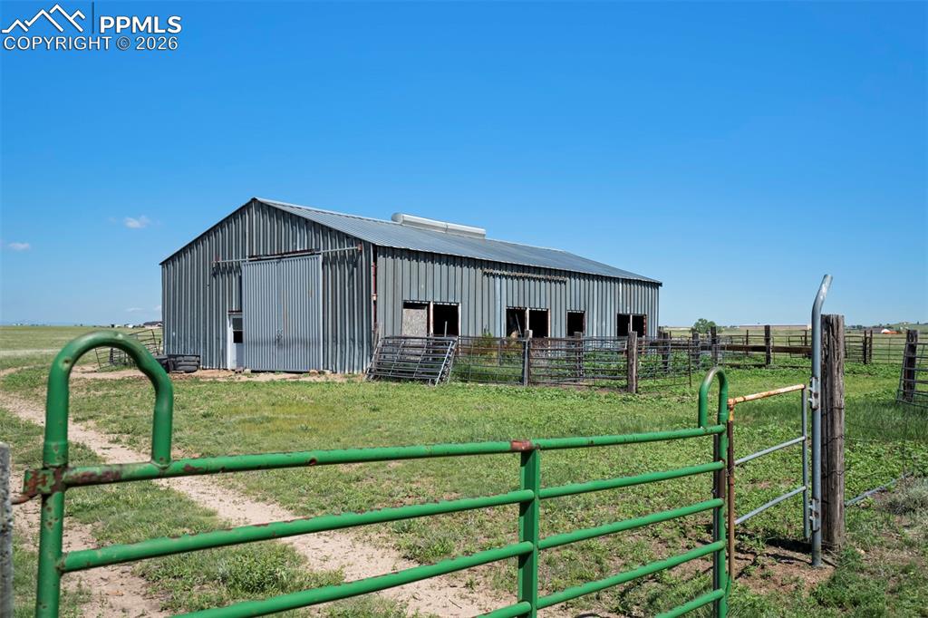 Image 40 of 49: Stable