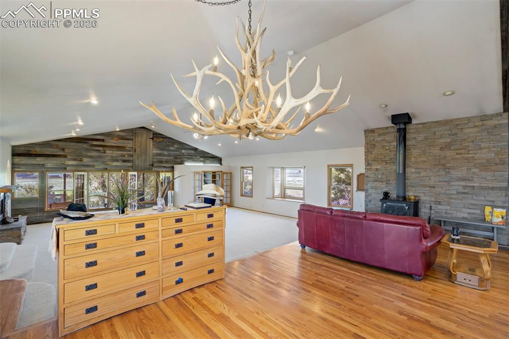 Image 7 of 50: Dining Area