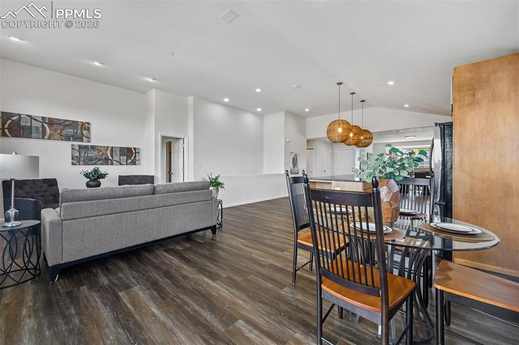 Image 14 of 48: Breakfast bay off kitchen and living room