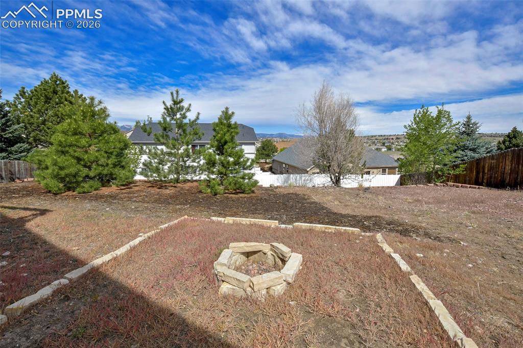 Image 46 of 48: Firepit area!
