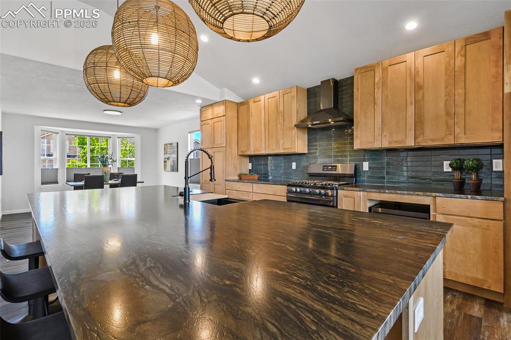 Image 8 of 48: Enormous island with GORGEOUS quartzite countertop