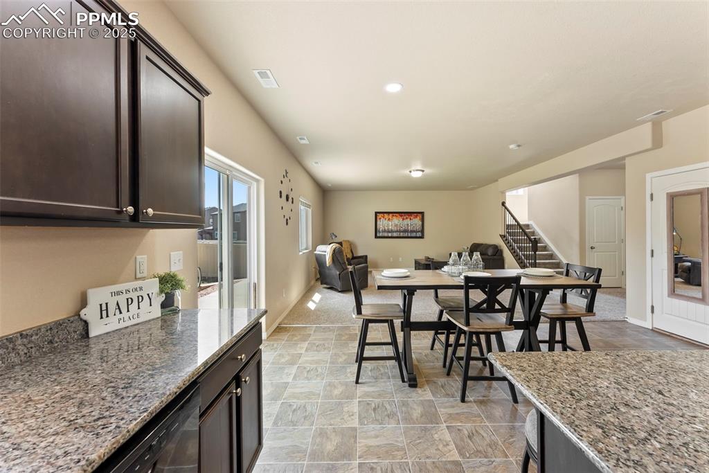 Image 10 of 32: Dining Area