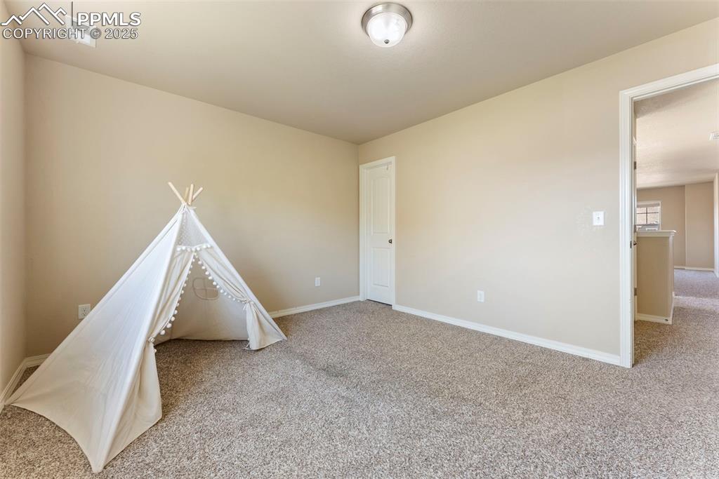 Image 20 of 32: Bedroom