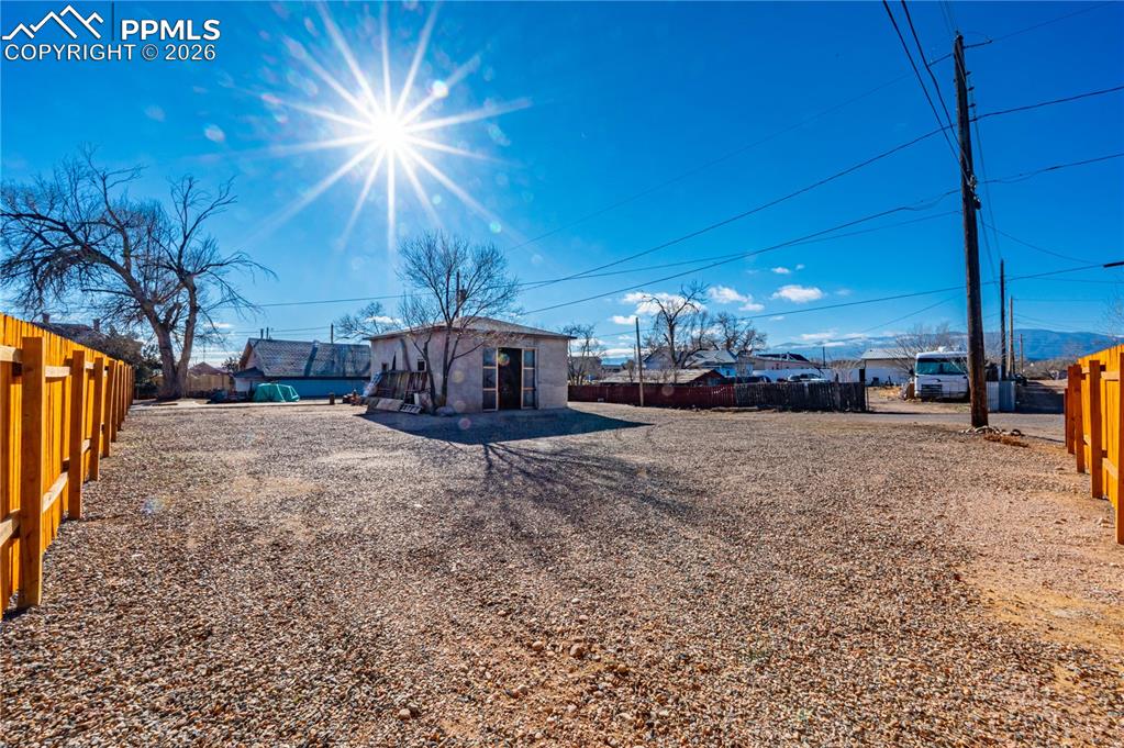 Image 29 of 42: Yard