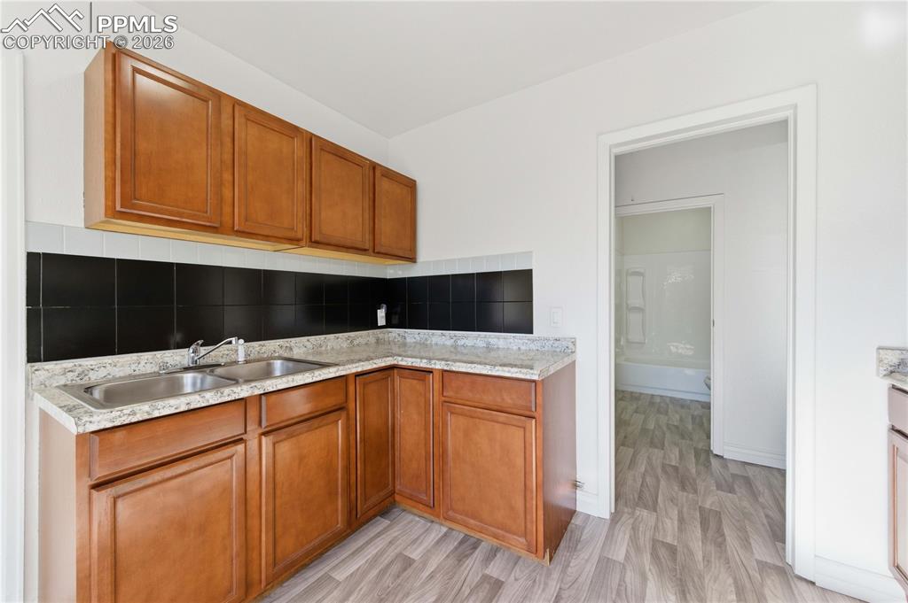 Image 3 of 42: Kitchen