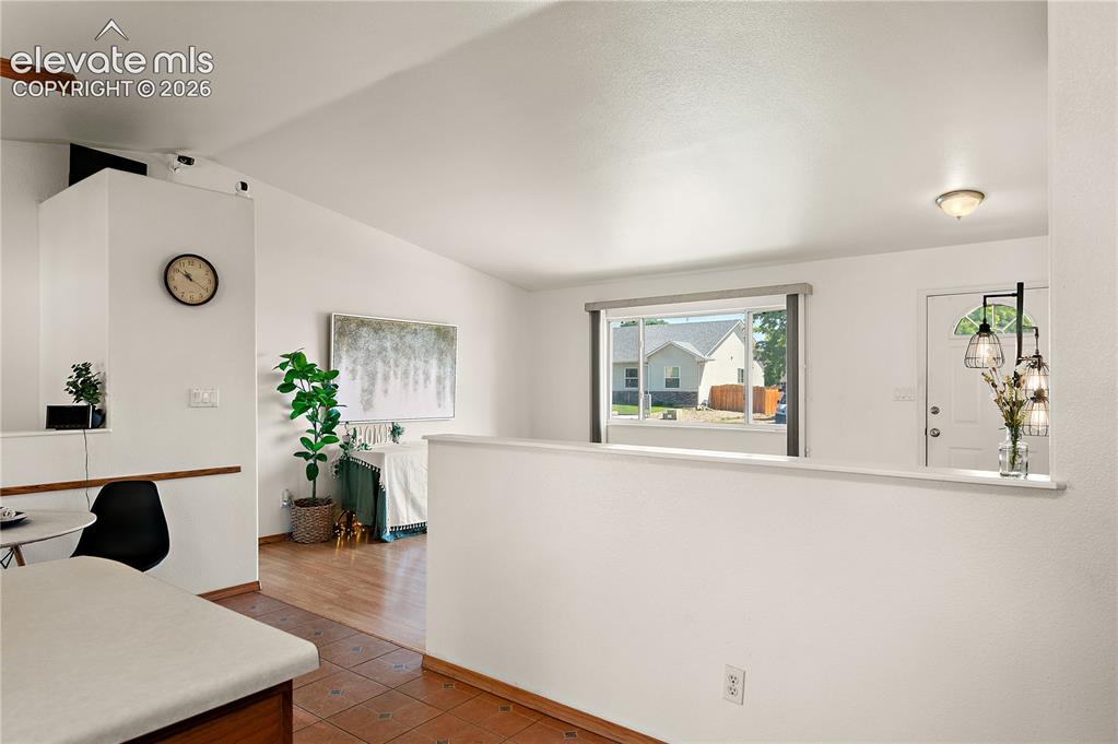 Image 10 of 31: Dining Area