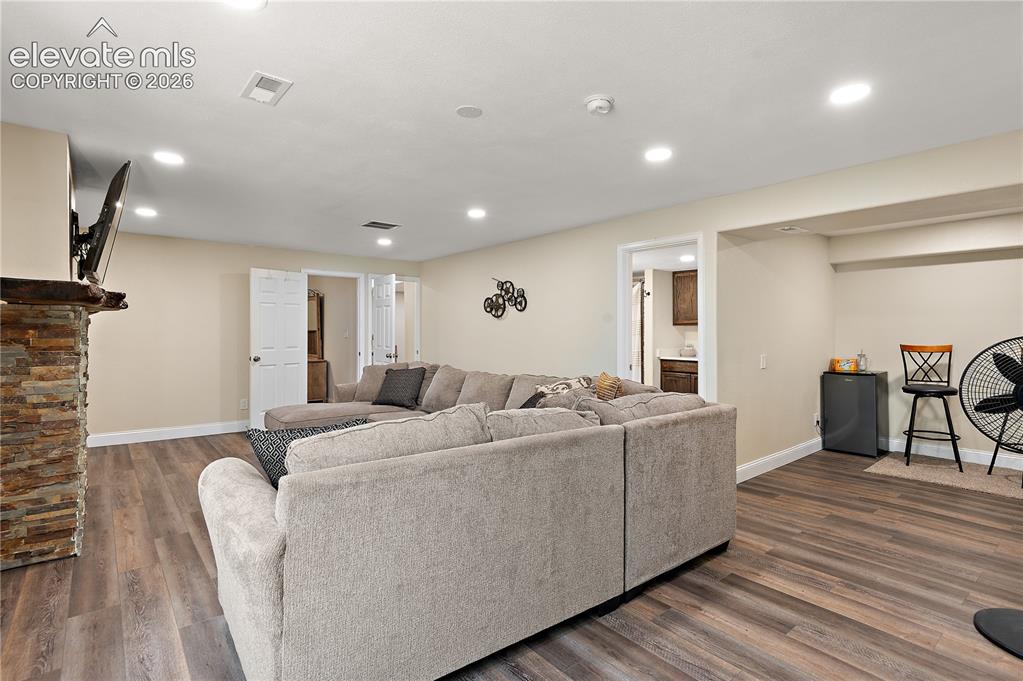 Image 19 of 31: Basement Additional Living Area