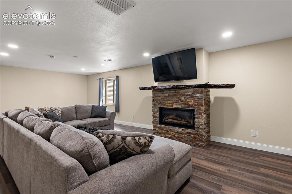 Image 4 of 31: Basement Additional Living Area