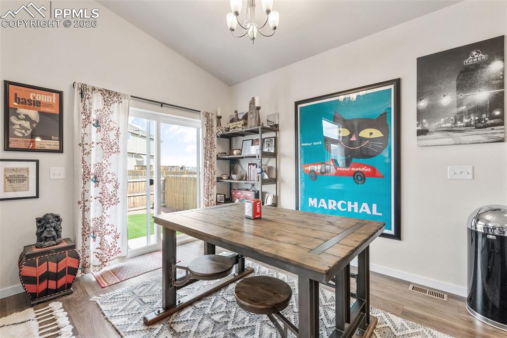 Image 10 of 29: Dining Area
