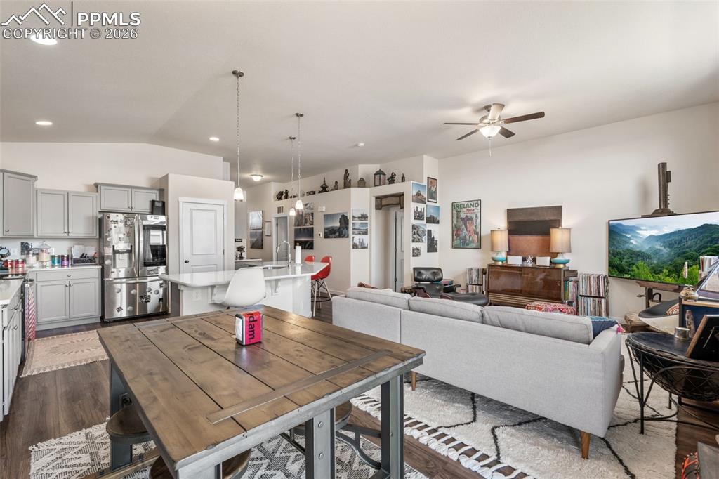 Image 11 of 29: Dining Area
