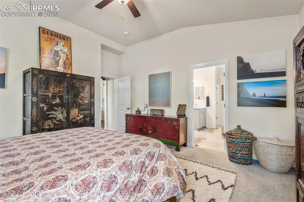 Image 18 of 29: Bedroom
