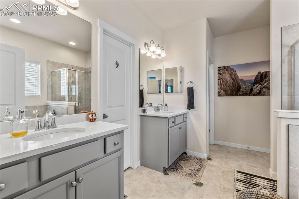 Image 19 of 29: Bathroom