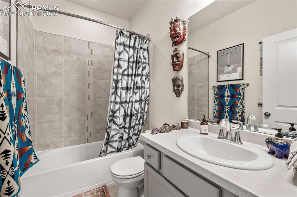 Image 22 of 29: Bathroom