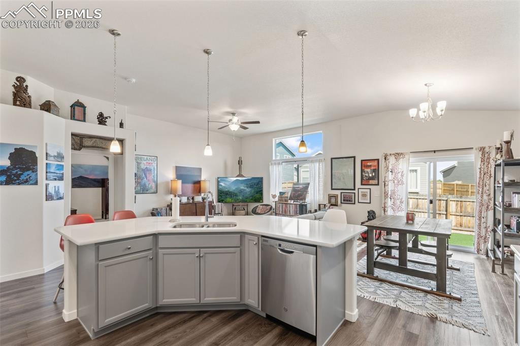 Image 9 of 29: Kitchen