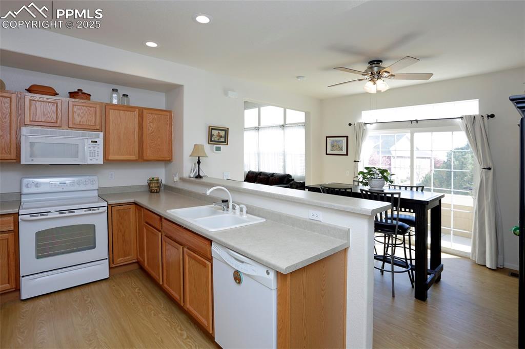 Image 17 of 31: Kitchen