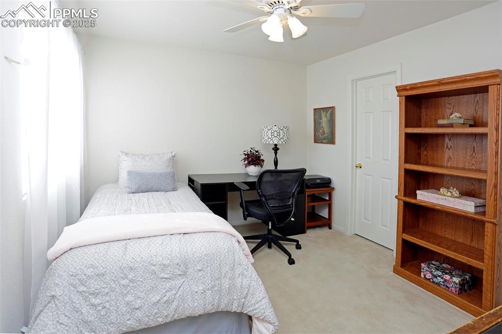 Image 31 of 31: Bedroom