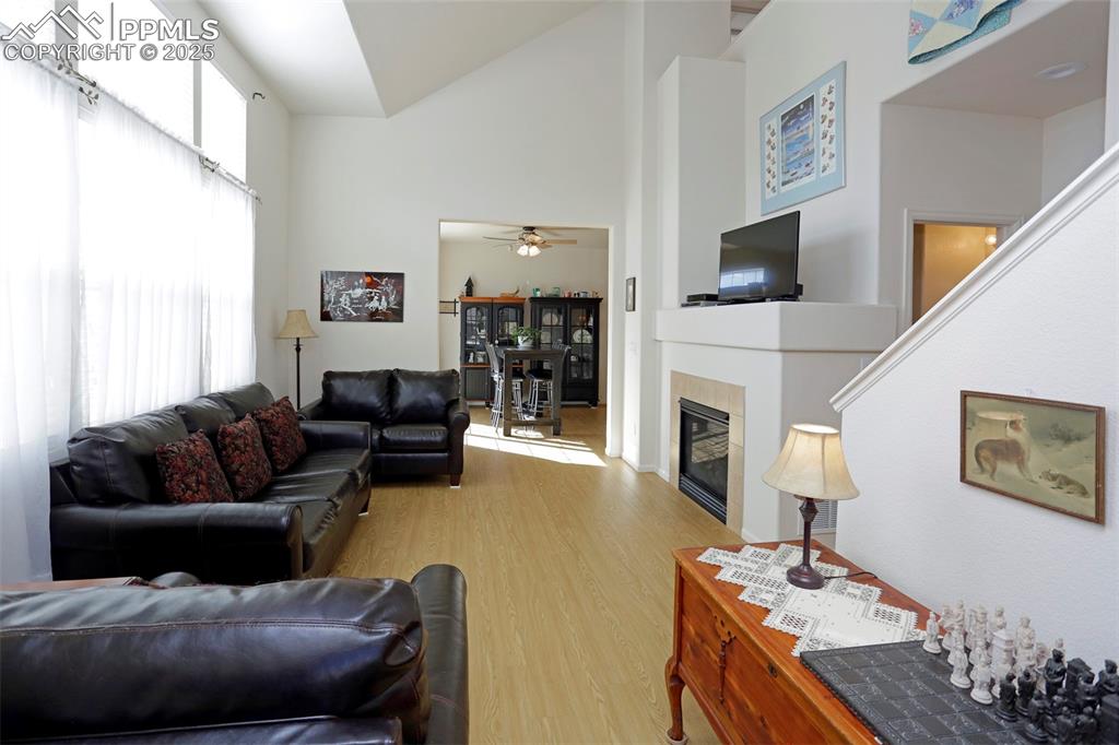 Image 8 of 31: Living Room