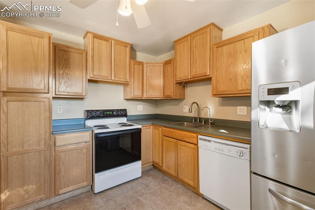 Image 12 of 25: White appliances