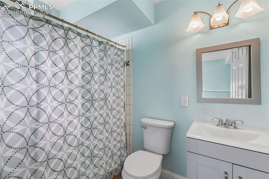 Image 19 of 25: Lower Level Bath