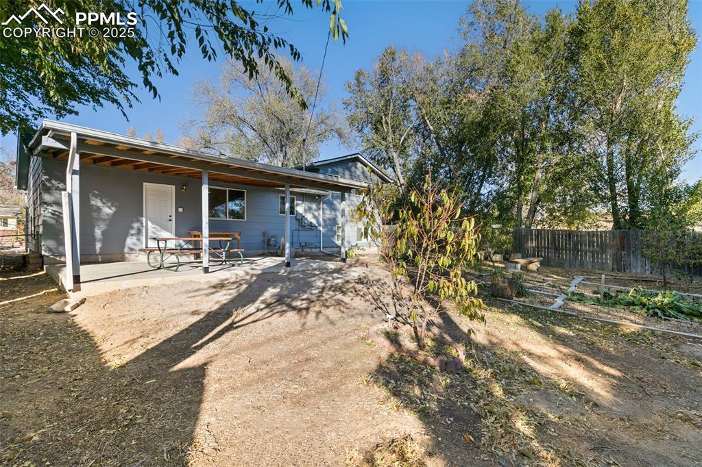 Image 21 of 25: Fully fenced back yard