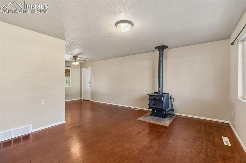 Image 7 of 25: Beautiful wood flooring