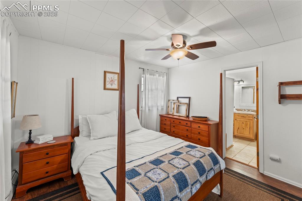 Image 11 of 23: Bedroom