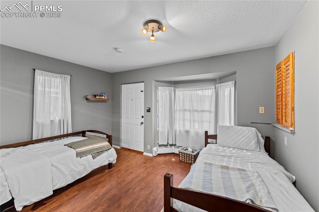 Image 16 of 23: Bedroom