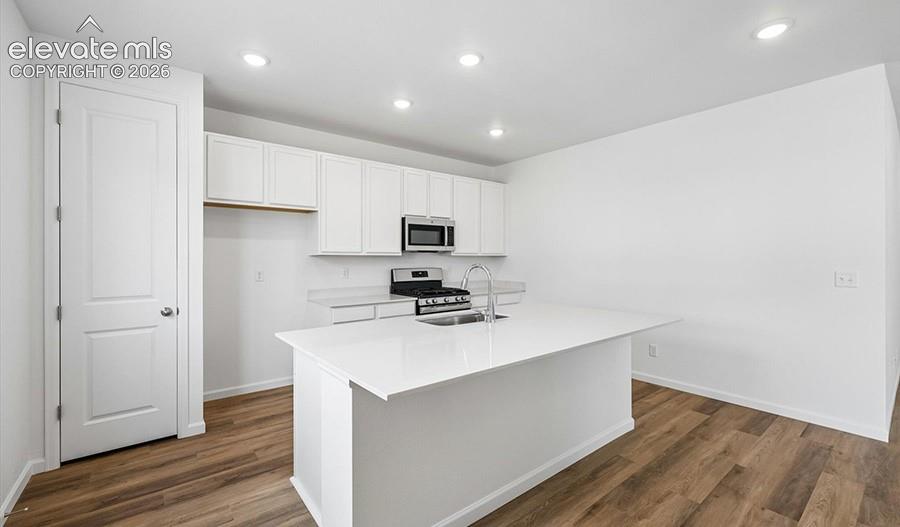 Image 10 of 25: Kitchen