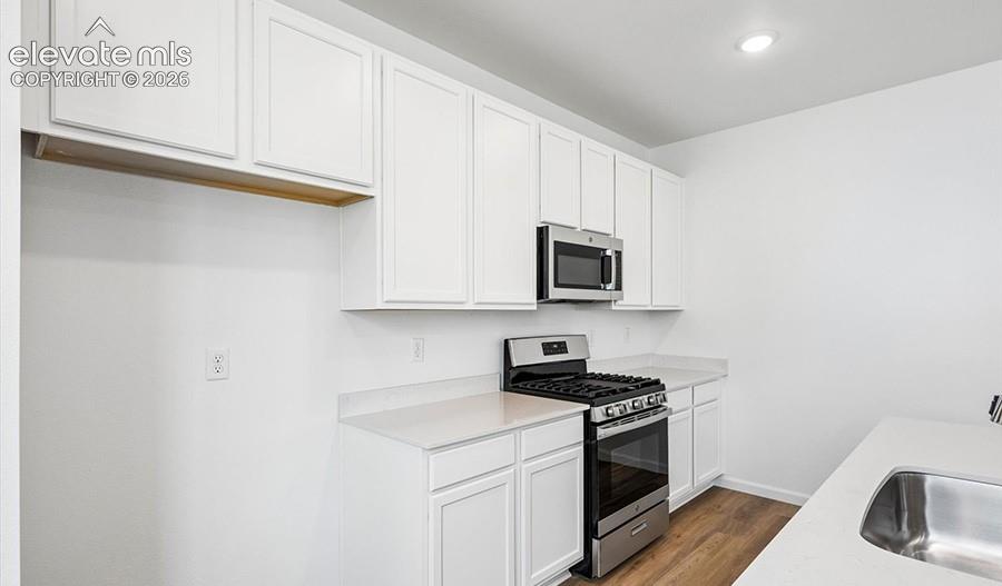 Image 11 of 25: Kitchen