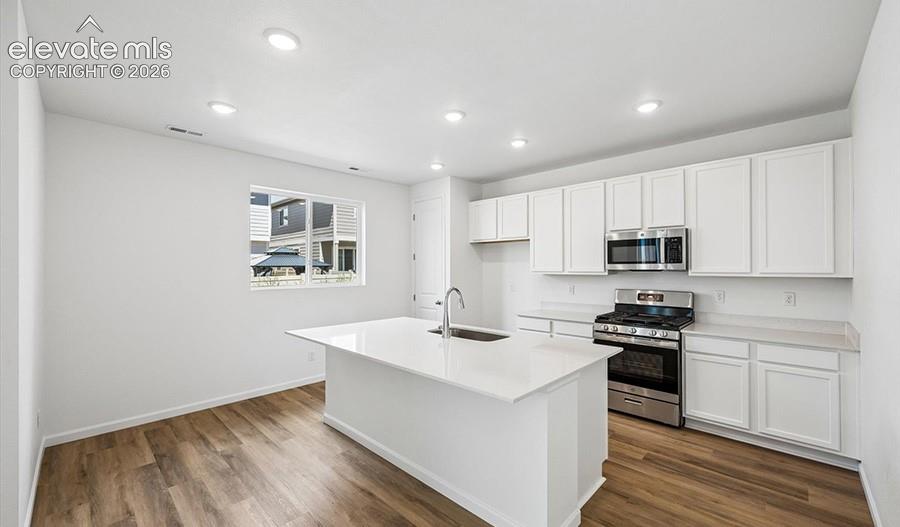 Image 9 of 25: Kitchen