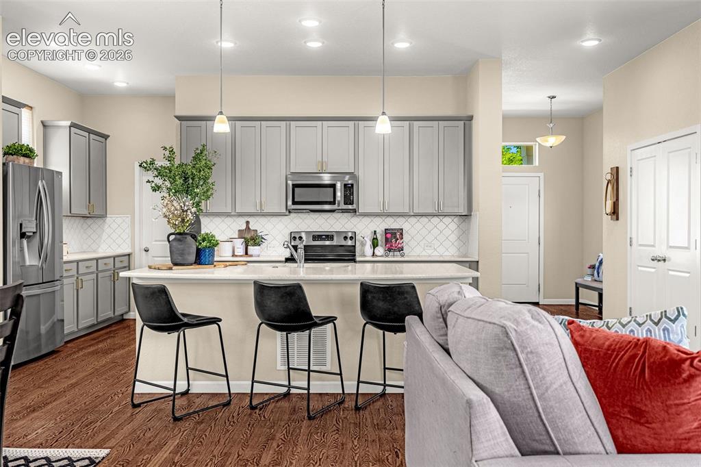 Image 12 of 50: Kitchen