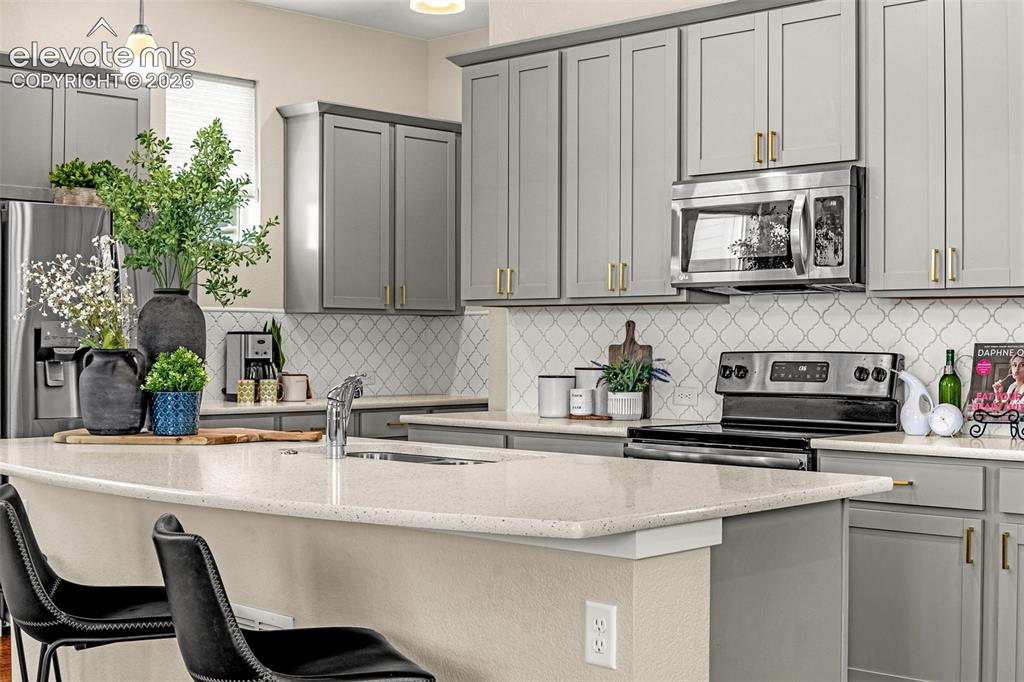 Image 14 of 50: Kitchen
