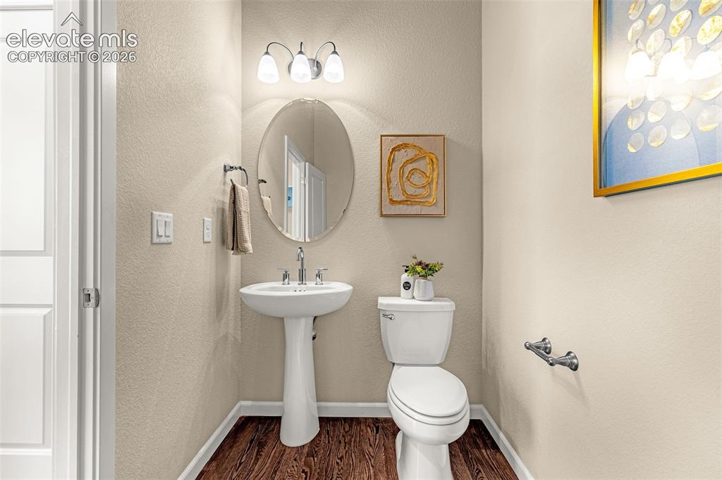 Image 16 of 50: Bathroom