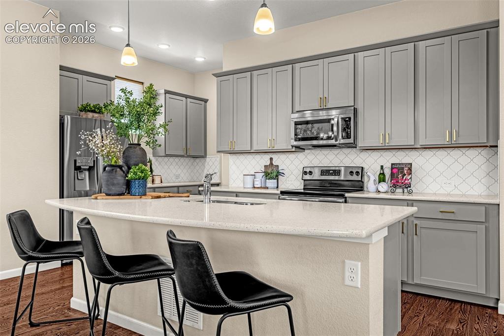 Image 6 of 50: Kitchen