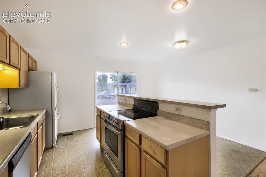 Image 3 of 13: Kitchen