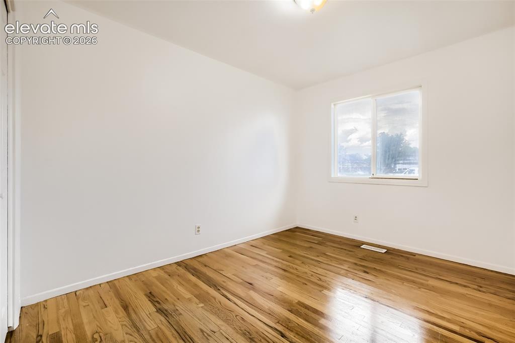 Image 8 of 13: Bedroom