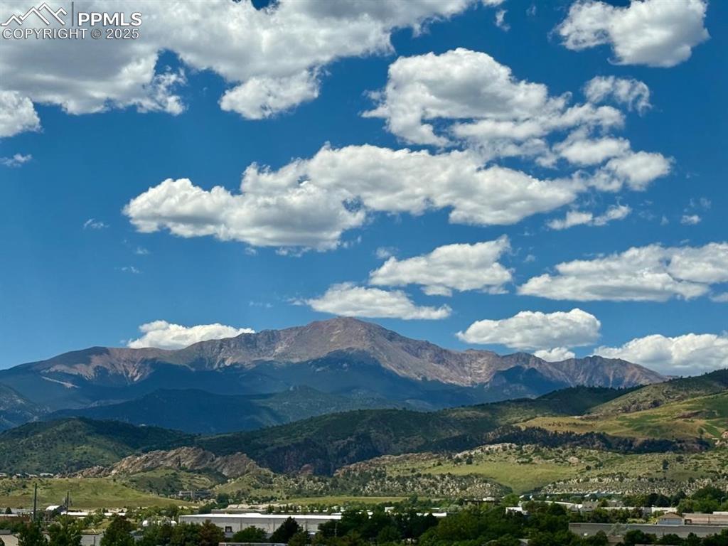 Image 16 of 21: View of mountain 
