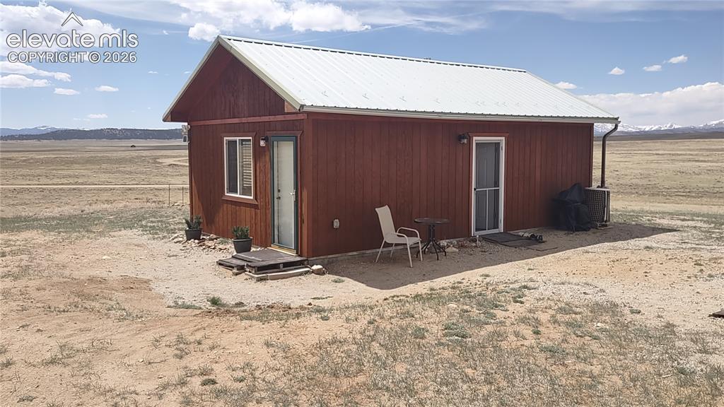 Image 10 of 41: Side of Structure