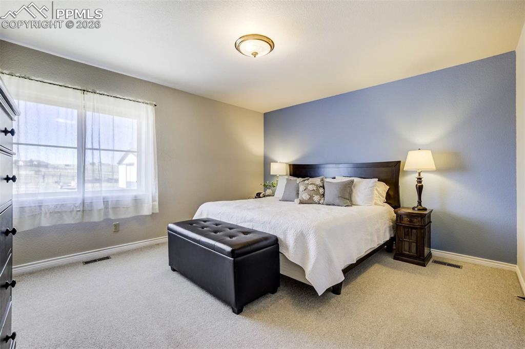 Image 12 of 50: Kitchen