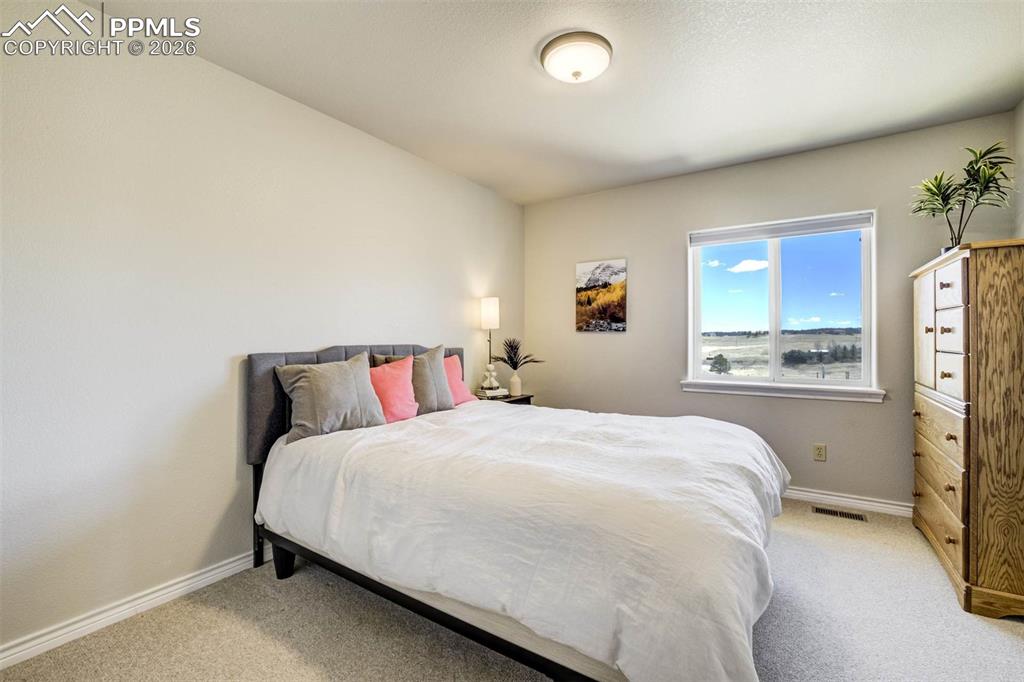 Image 15 of 50: Bedroom