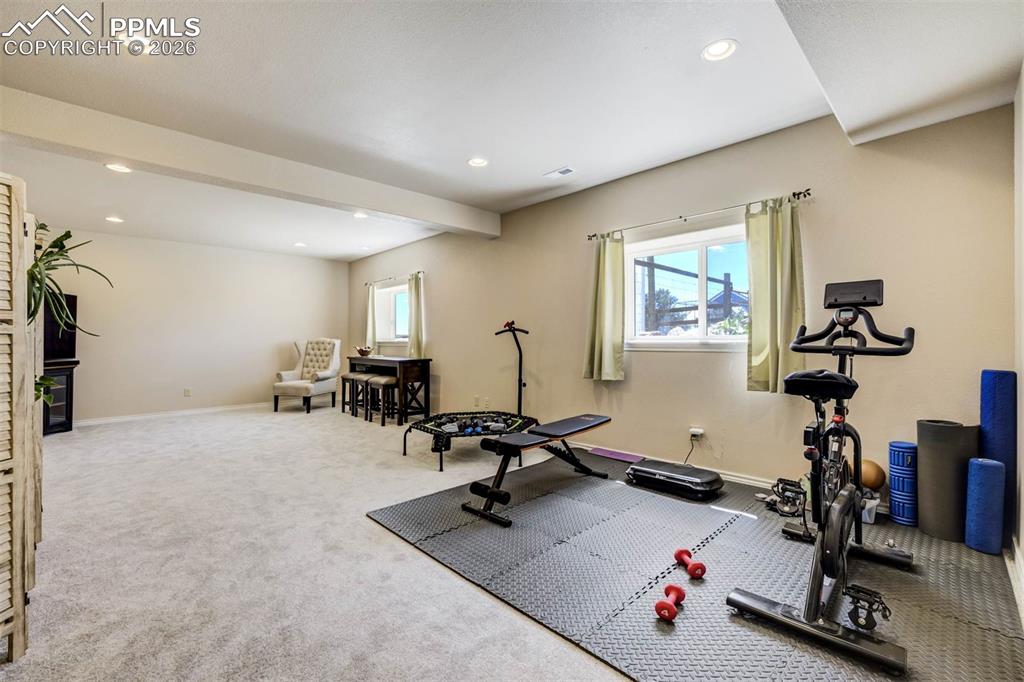 Image 21 of 50: Office