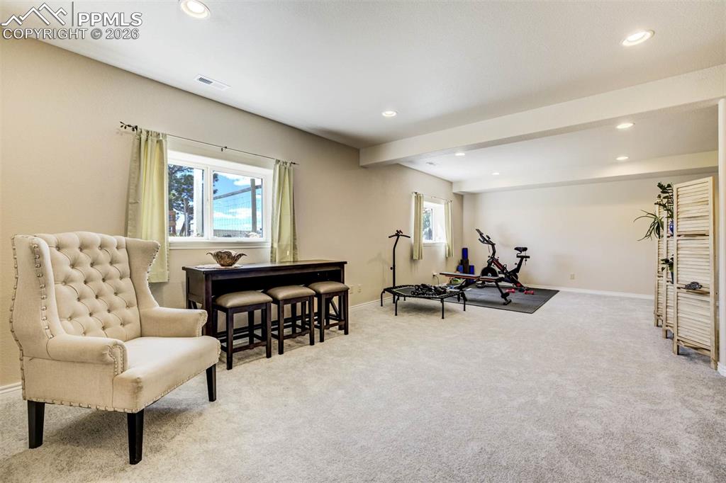 Image 22 of 50: Office