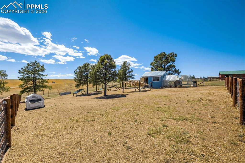 Image 40 of 50: Kitchen