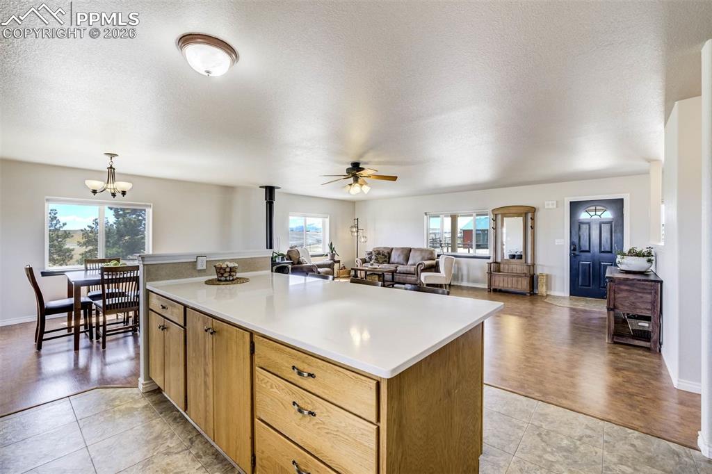 Image 8 of 50: Dining Area