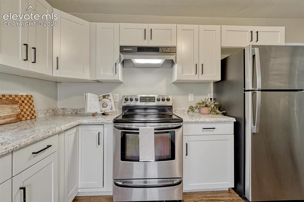 Image 12 of 48: Kitchen
