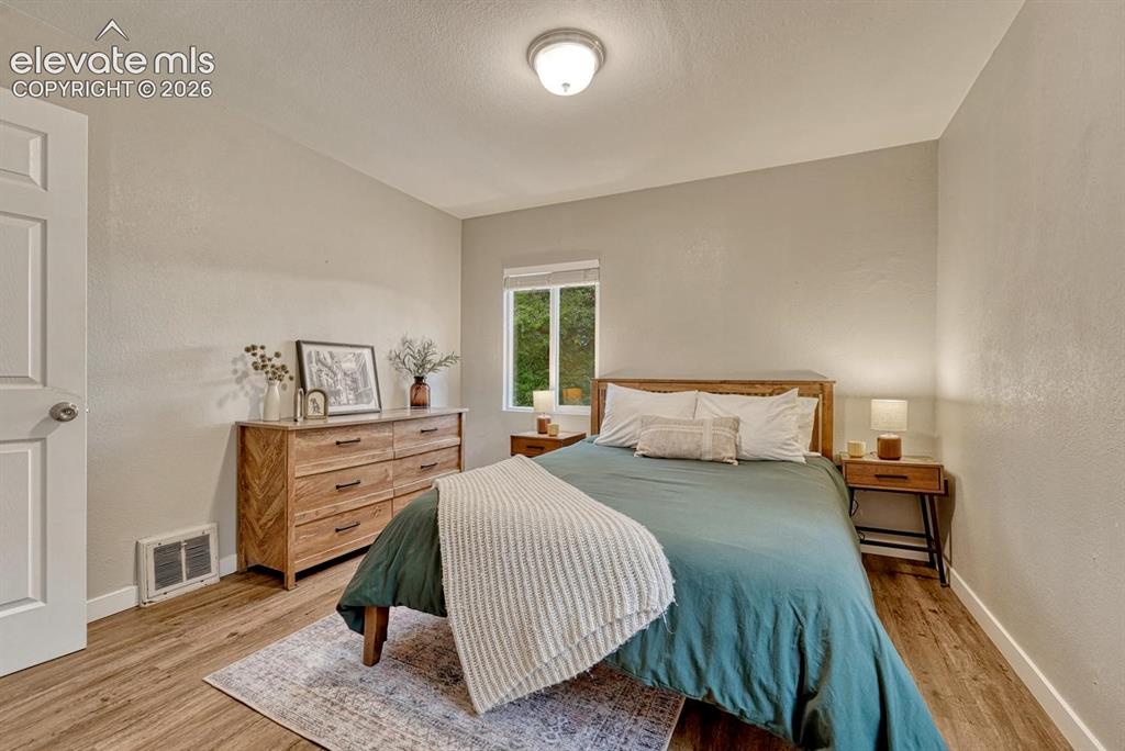 Image 18 of 48: Bedroom