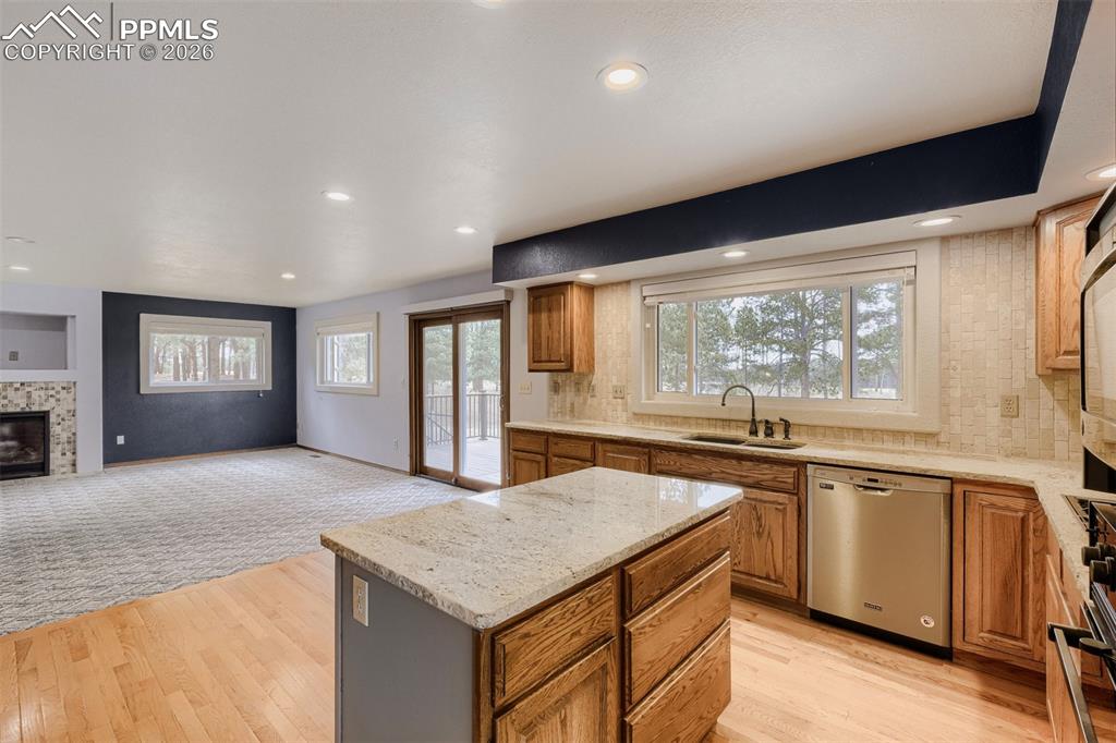 Image 17 of 48: Kitchen