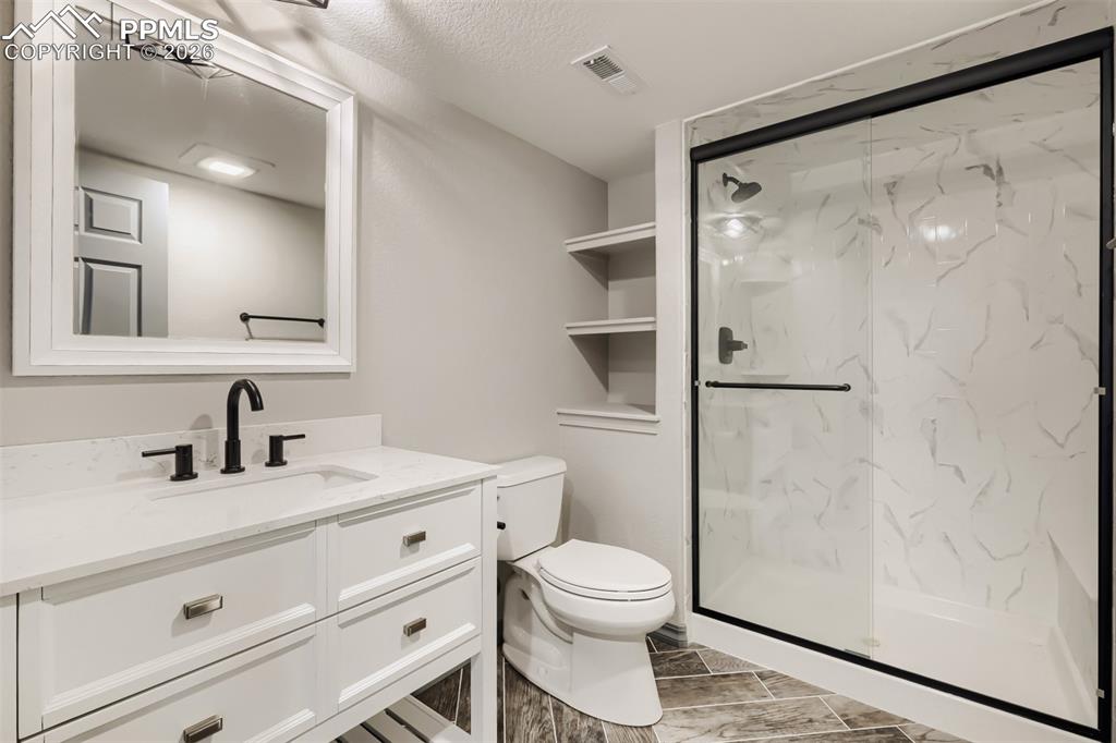 Image 31 of 48: Secondary Bathroom