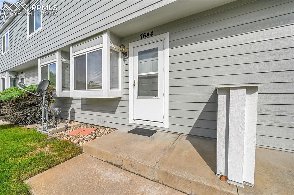 Image 2 of 12: Property entrance