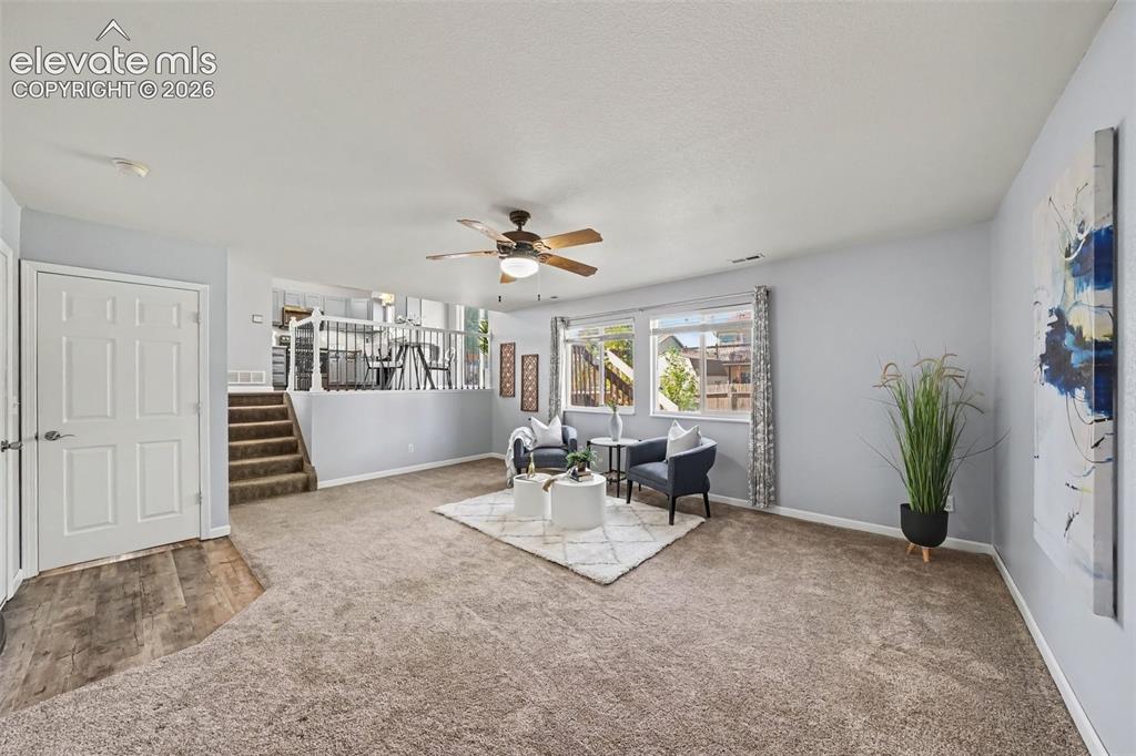 Image 11 of 31: Family Room